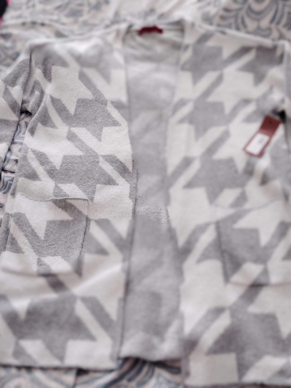 Cozy Gray & White Houndstooth Open Cardigan